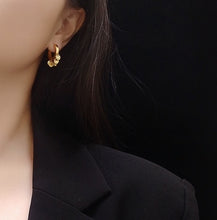 Load image into Gallery viewer, COIN CLUSTER Huggie Hoops
